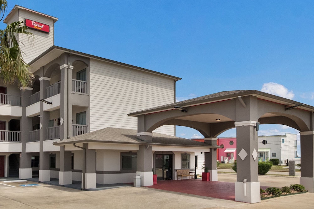 Red Roof PLUS Galveston Beachfront 3/42