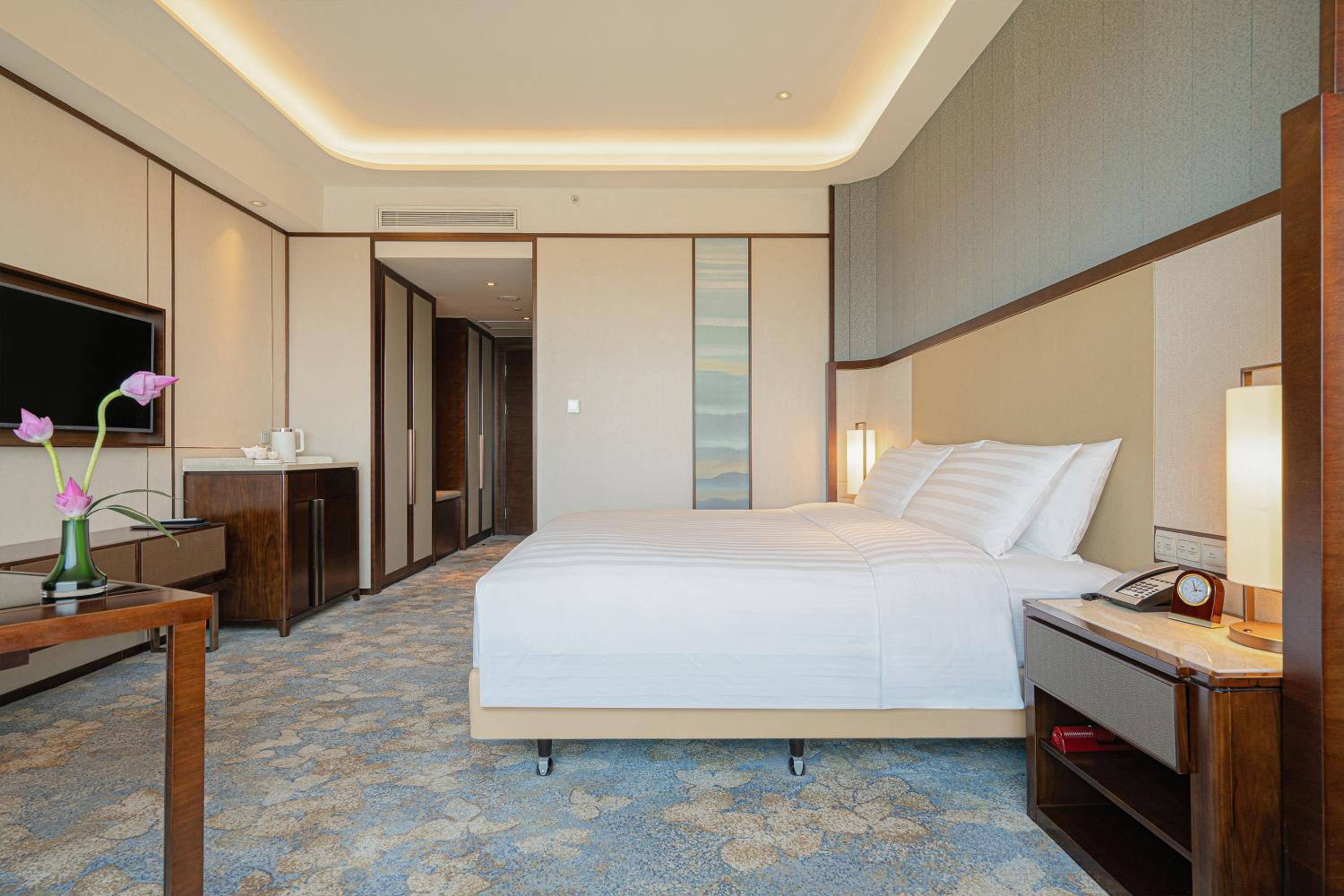 Horizon, Club, King Bed, Queen Bed