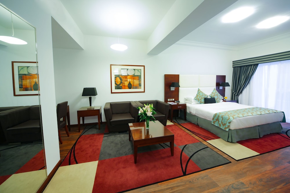 Golden Sands Hotel and Residences 24/71