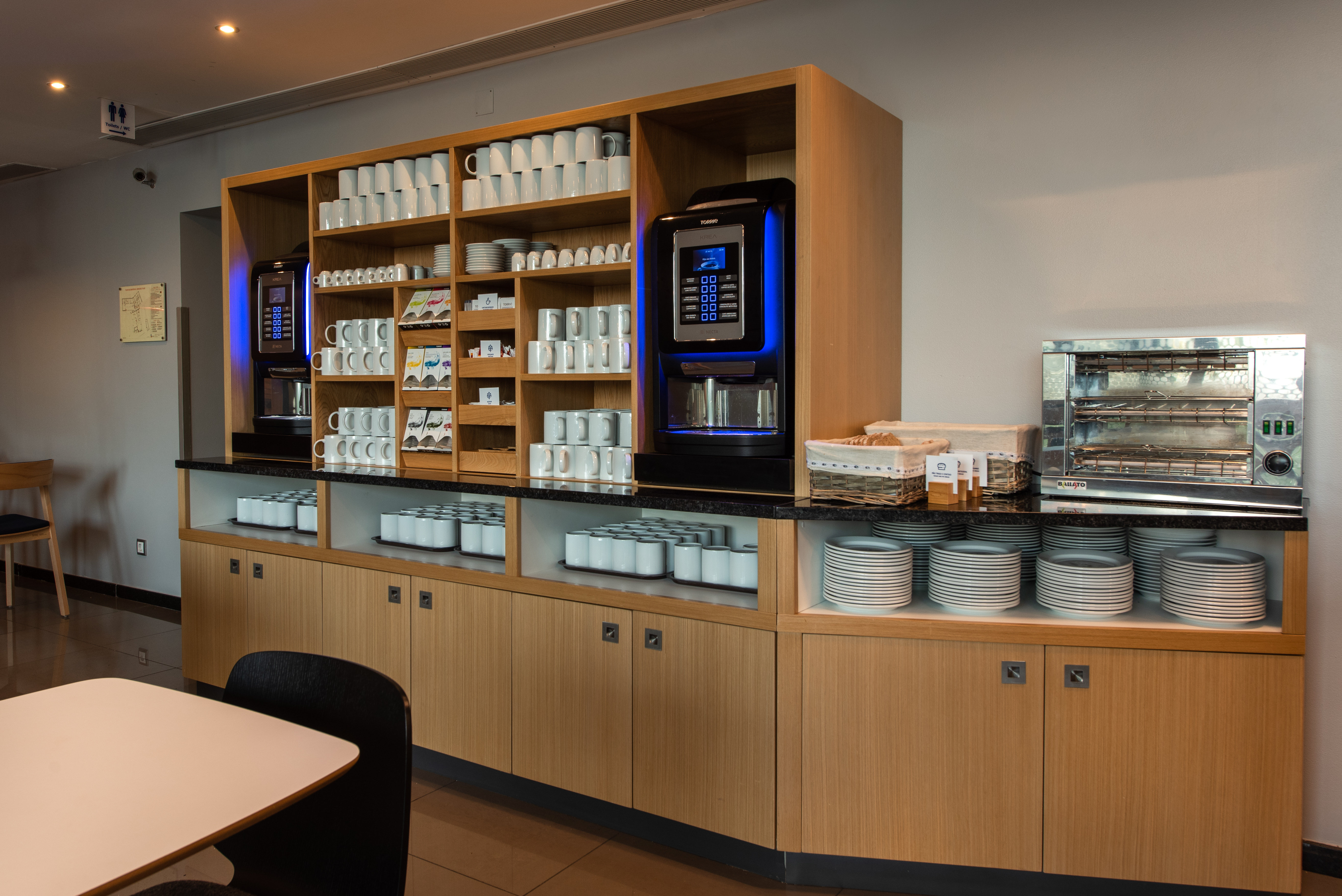 HOLIDAY INN EXPRESS LISBON AIRPORT 52/78