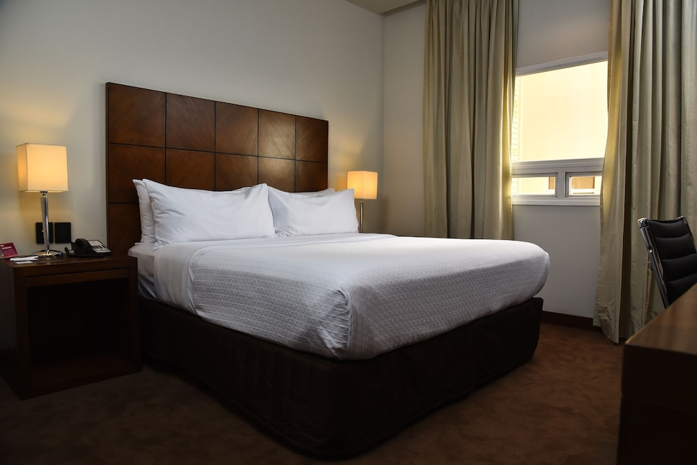 Crowne Plaza Asuncion 12/73