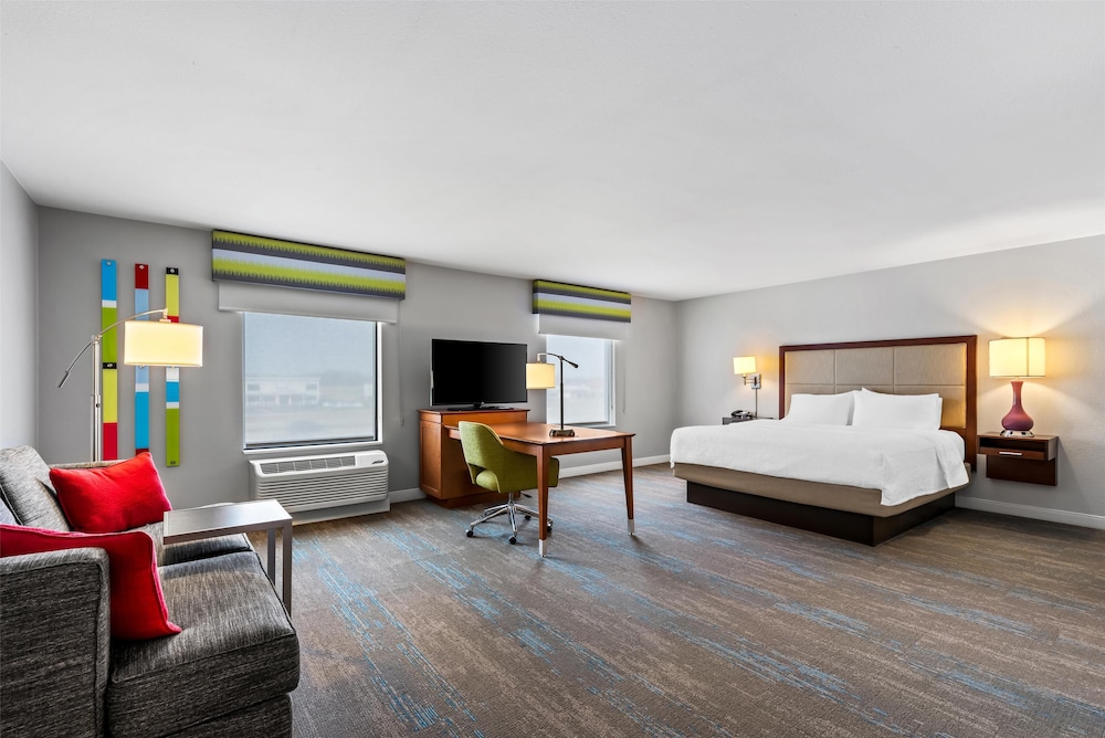 استوديو بسرير كينج مع أريكة لذوي الإعاقة، Hampton Inn Fond du Lac 7/9