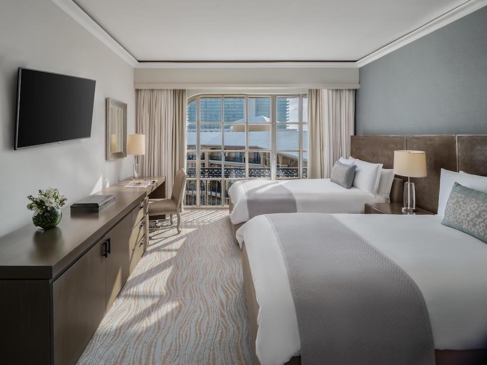 Deluxe, 2 Double Beds, Sea Side