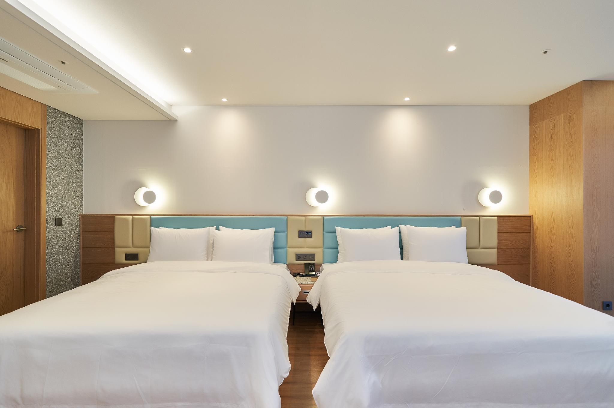 GARDEN, TWIN BEDS