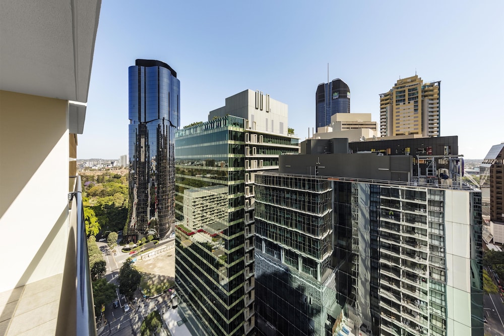 Oaks Brisbane River City Suites 57/72