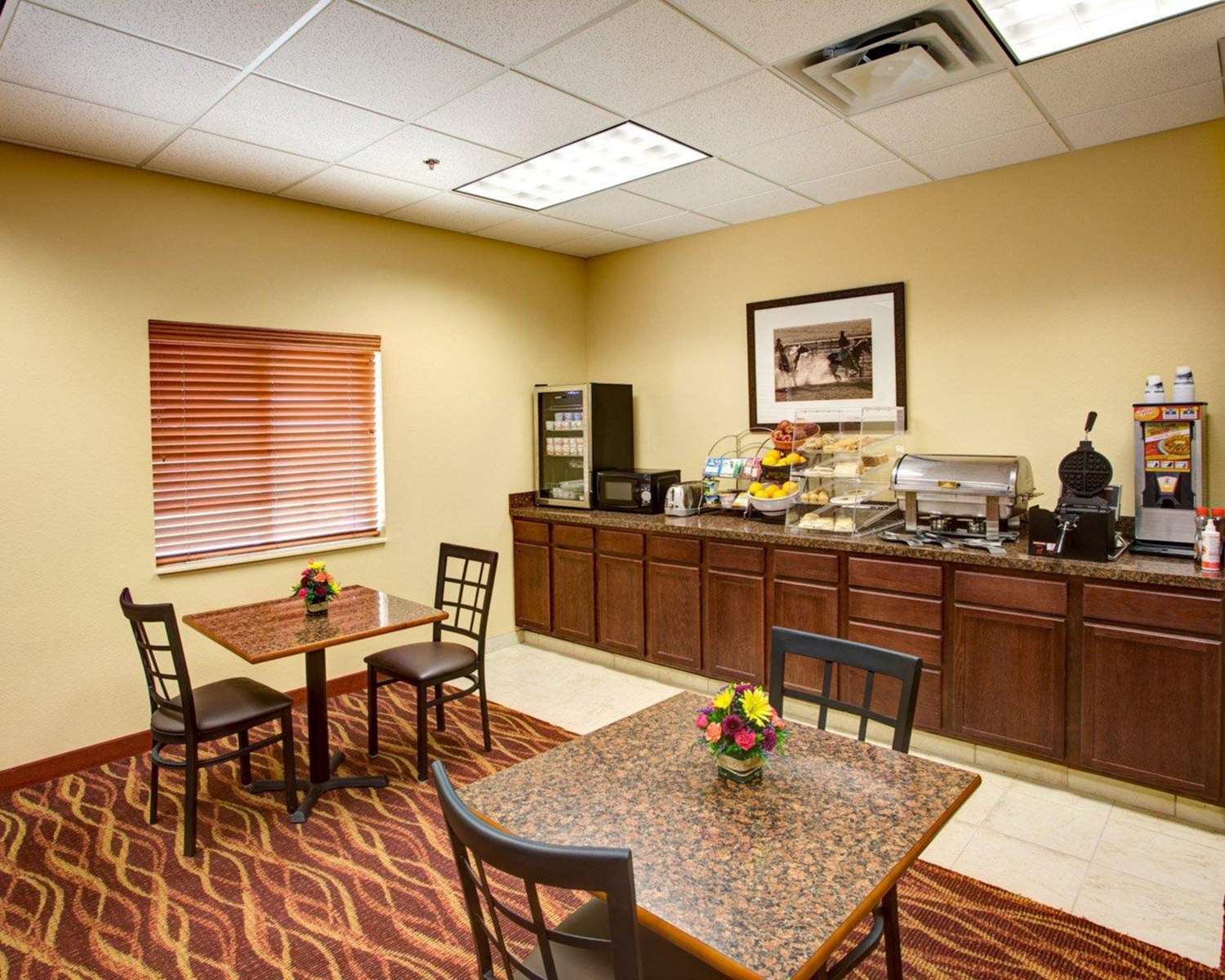 Rodeway Inn & Suites Phillipsburg KS 21/29