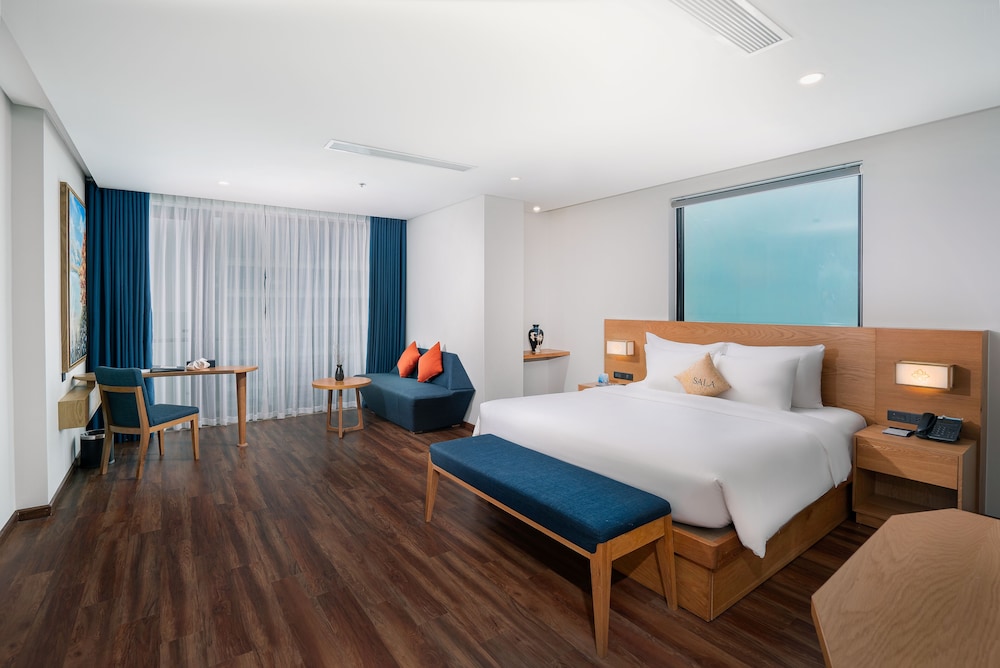 suite, partial sea view