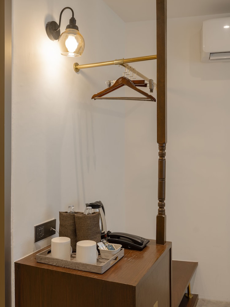 Nidhra Boutique 9/50