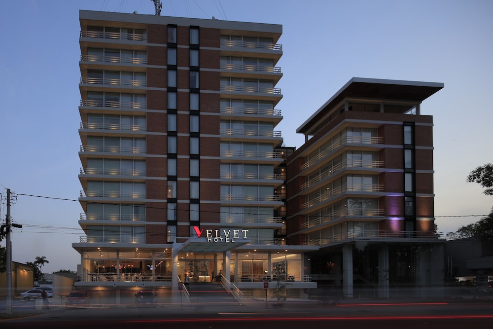 Hotel Velvet Plaza 4/64