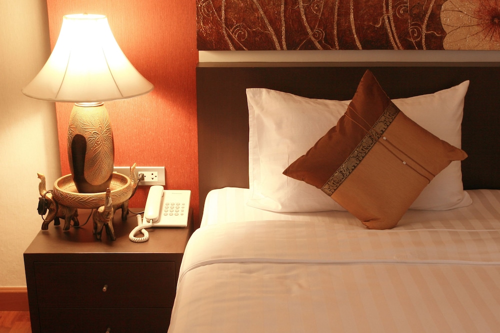 Mirth Sathorn Hotel 27/39