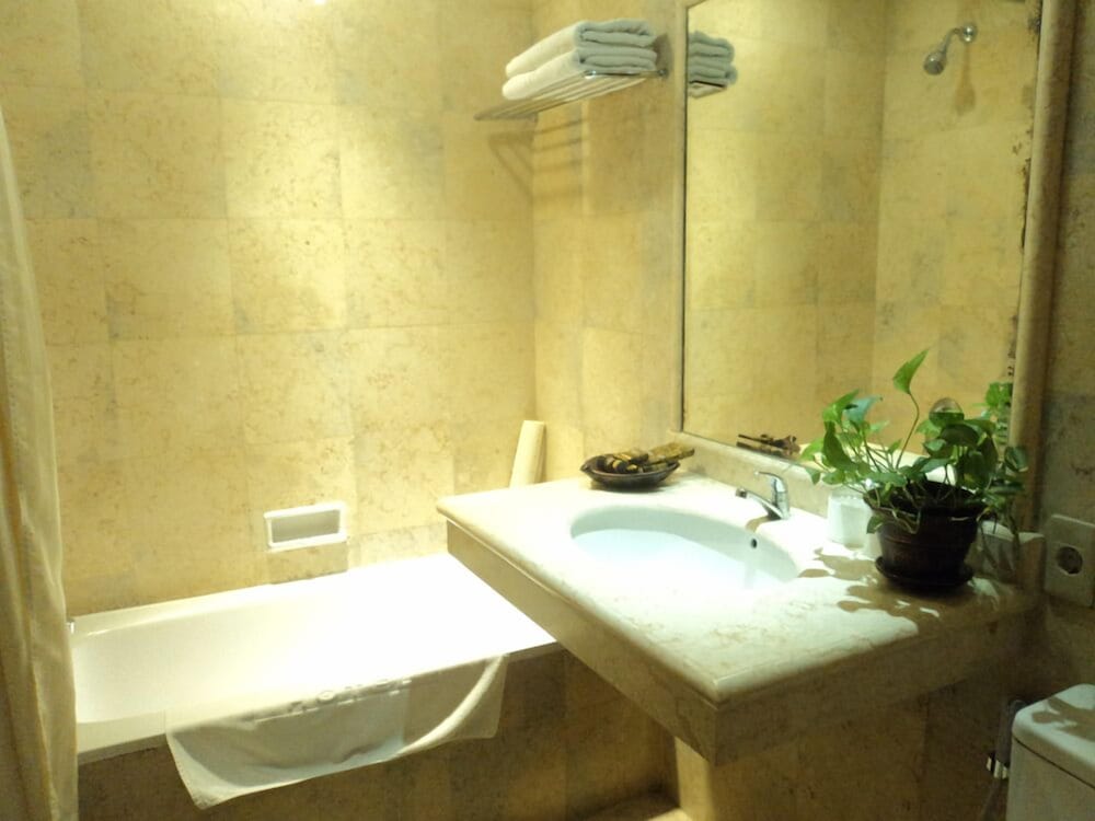 Narita Hotel Tulungagung 17/35