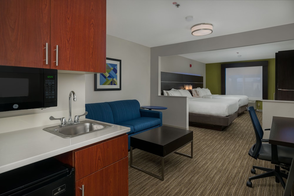Holiday Inn Express Hotel And Suites Lawrence 12/48