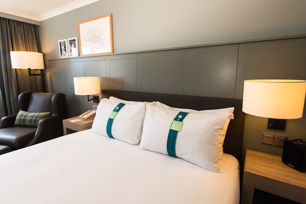 HOLIDAY INN CARDIFF CITY CENTRE 27/64