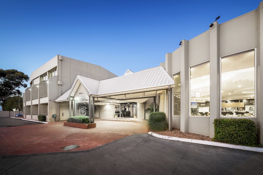 Ciloms Airport Lodge 57/63