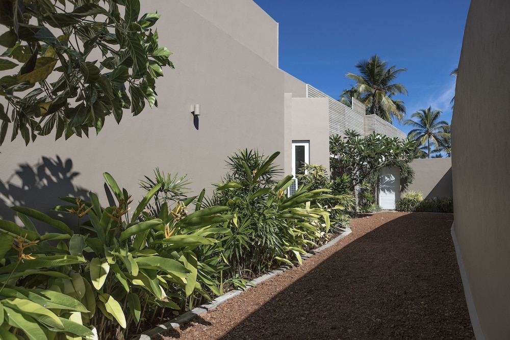 White Villa 39/50