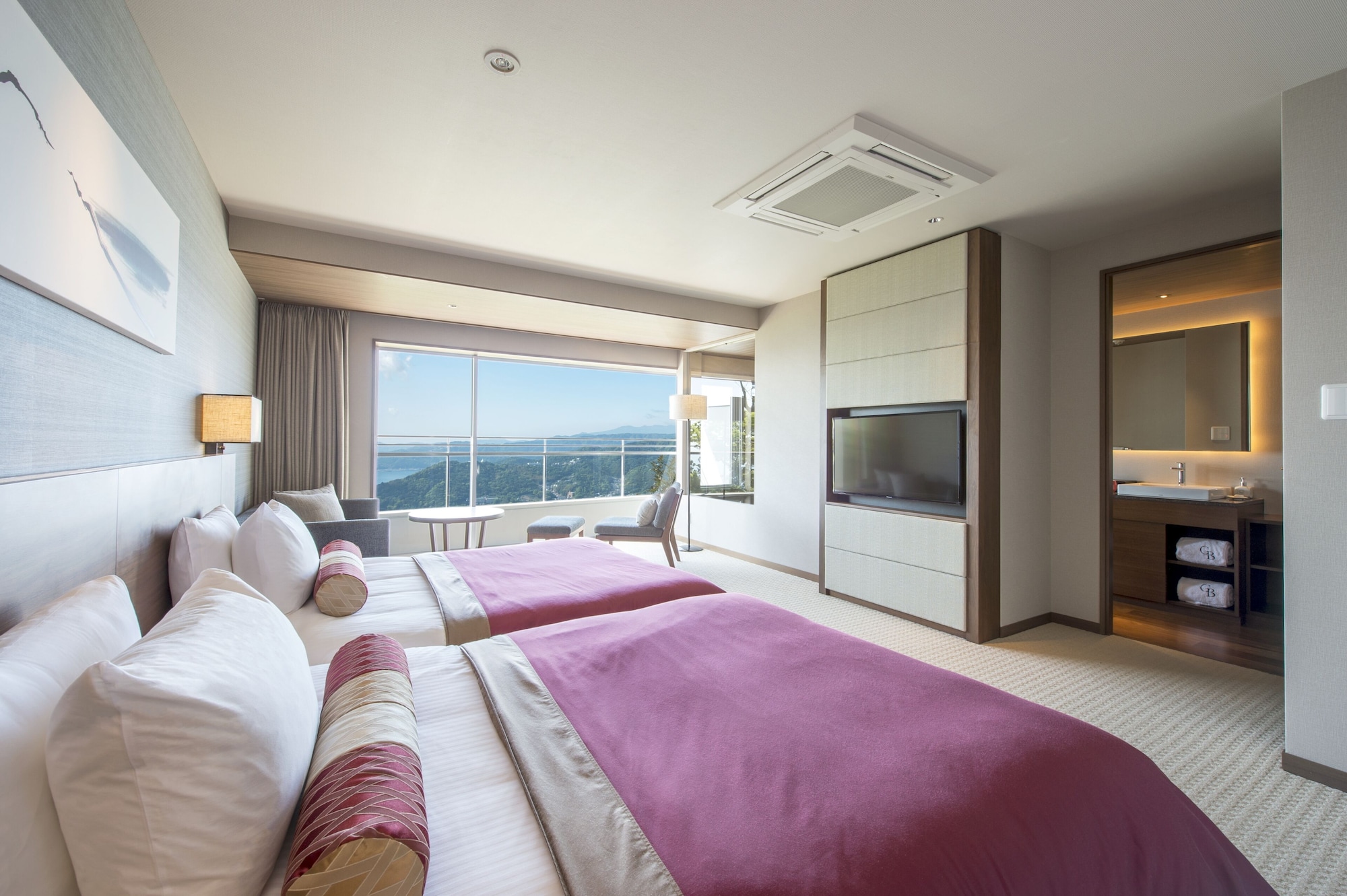 ROOM, TWIN BEDS, WITH VIEW, BATHTUB