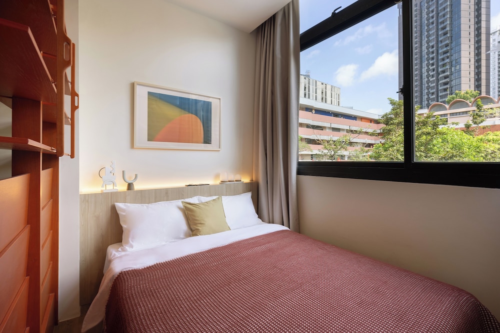 1 BEDROOM, PREMIER, SUITE, KITCHENETTE