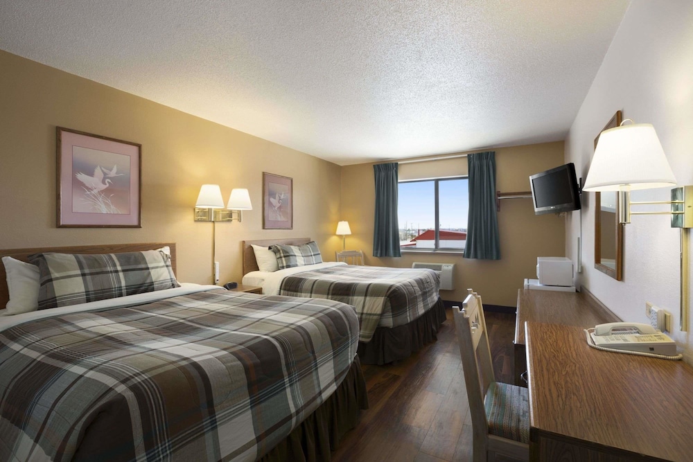 Super 8 by Wyndham Las Vegas 5/26