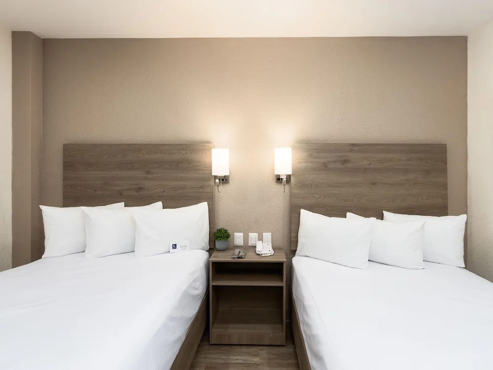 Hotel Mesaluna Short and Long Stay 26/74