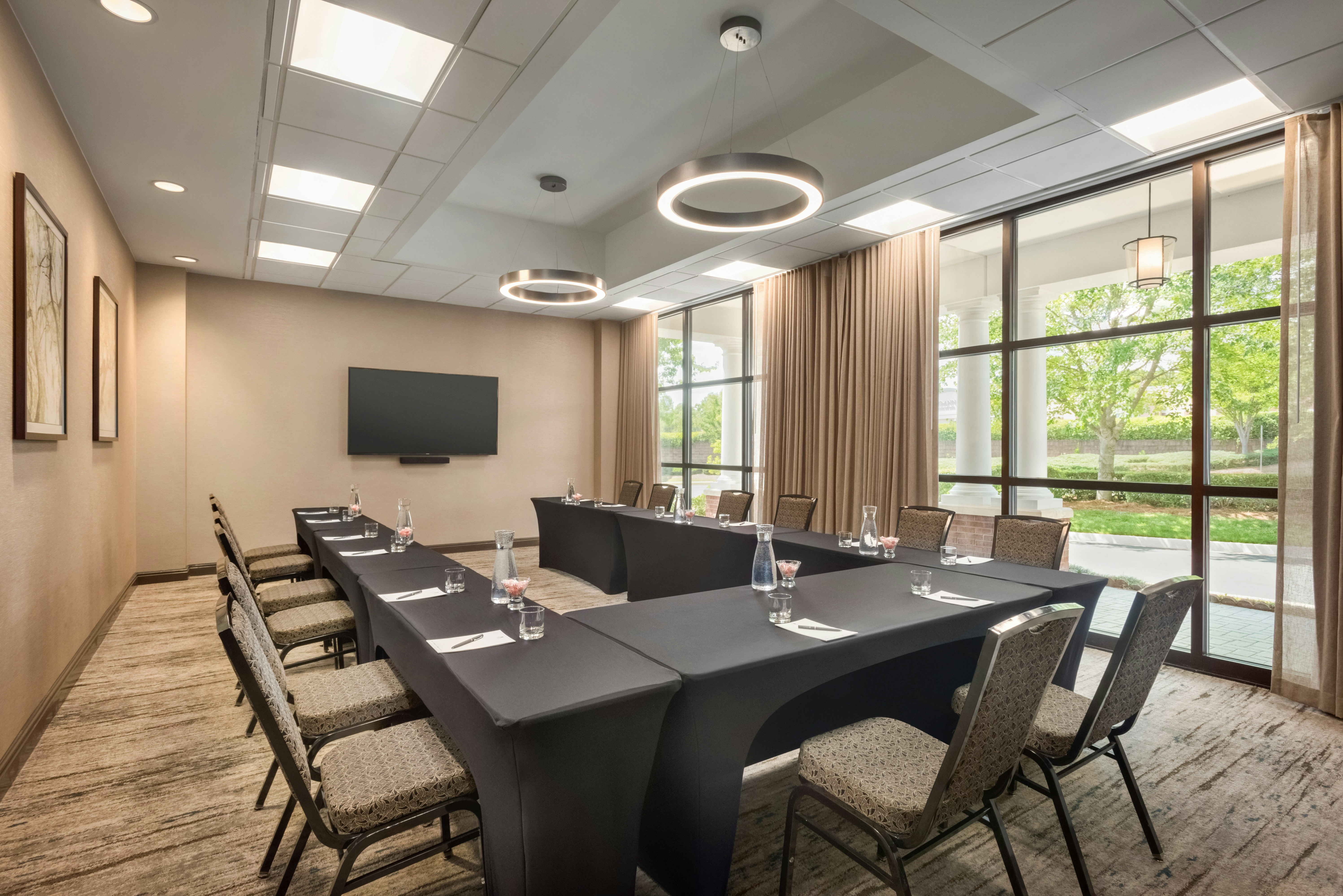 Embassy Suites By Hilton Atlanta Alpharetta 77/82