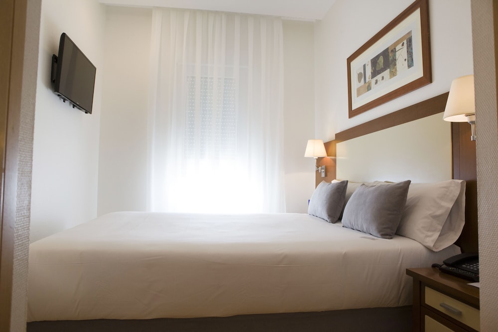 ALBUFERA APARTHOTEL 8/28