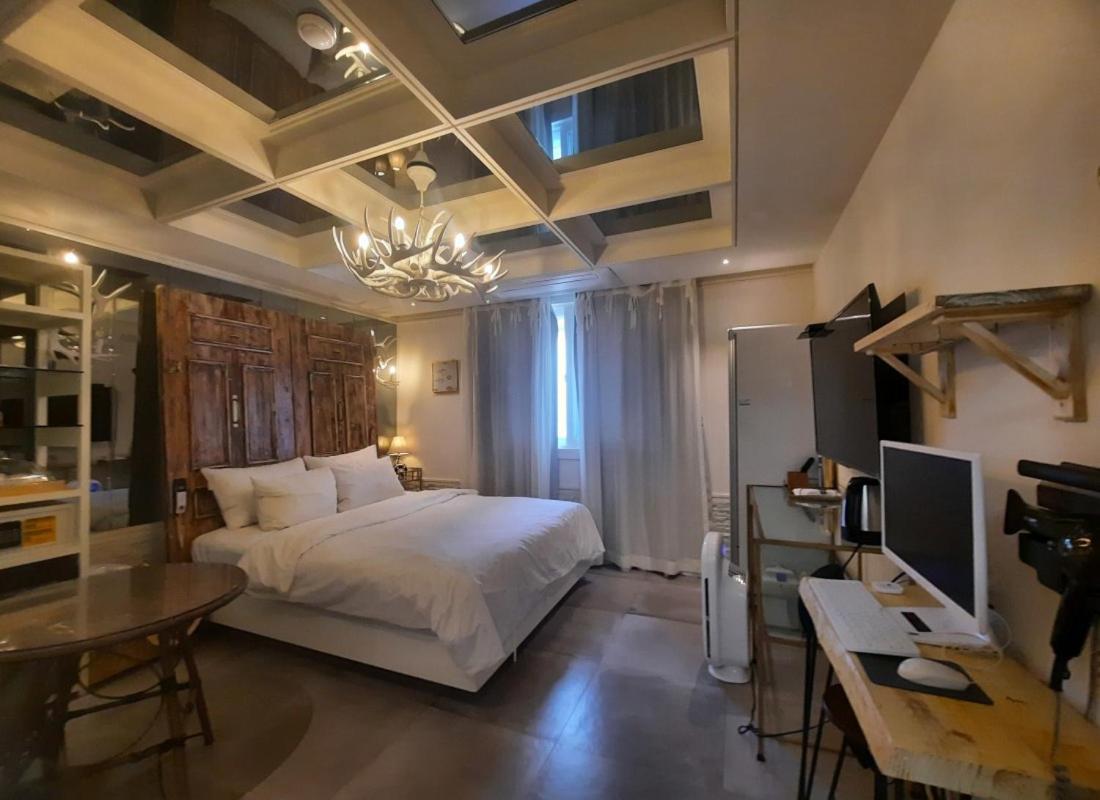 Deluxe, Double Bed