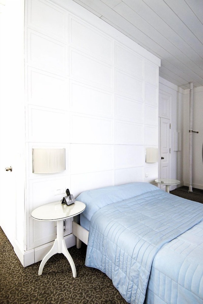 Kar-s Hotel 11/50