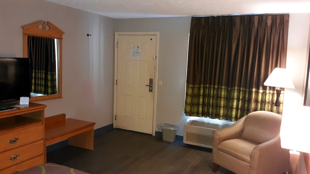 Super 8 by Wyndham Fort Chiswell Wytheville Area 28/33