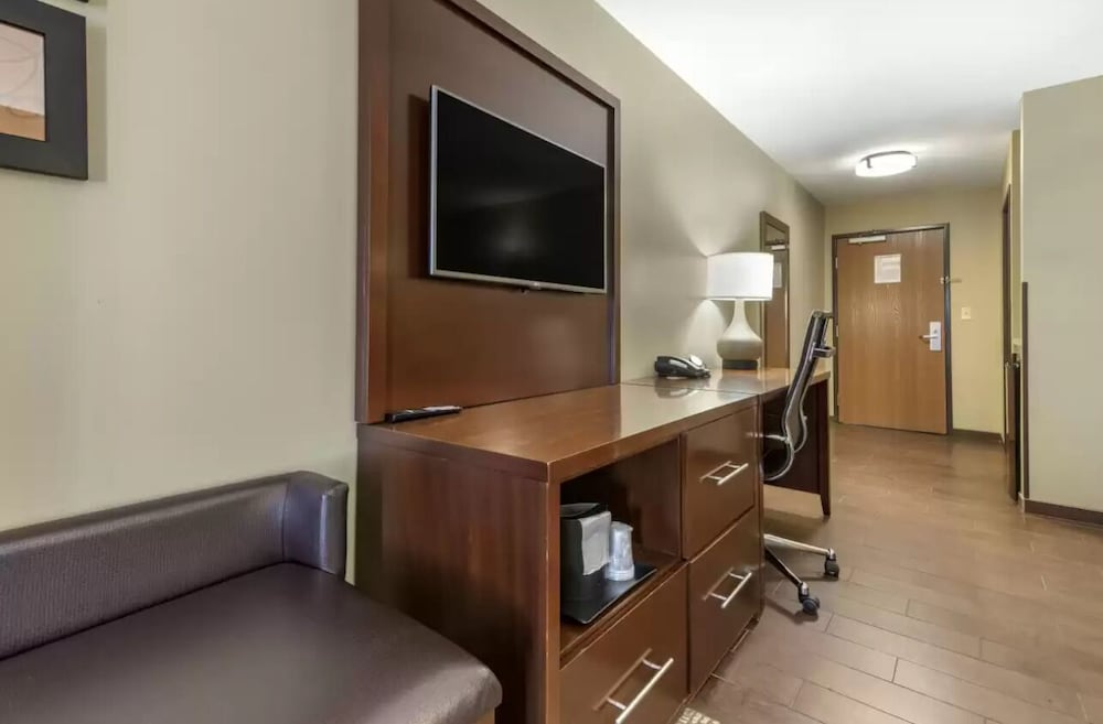 Comfort Suites Bridgeport Clarksburg 21/33