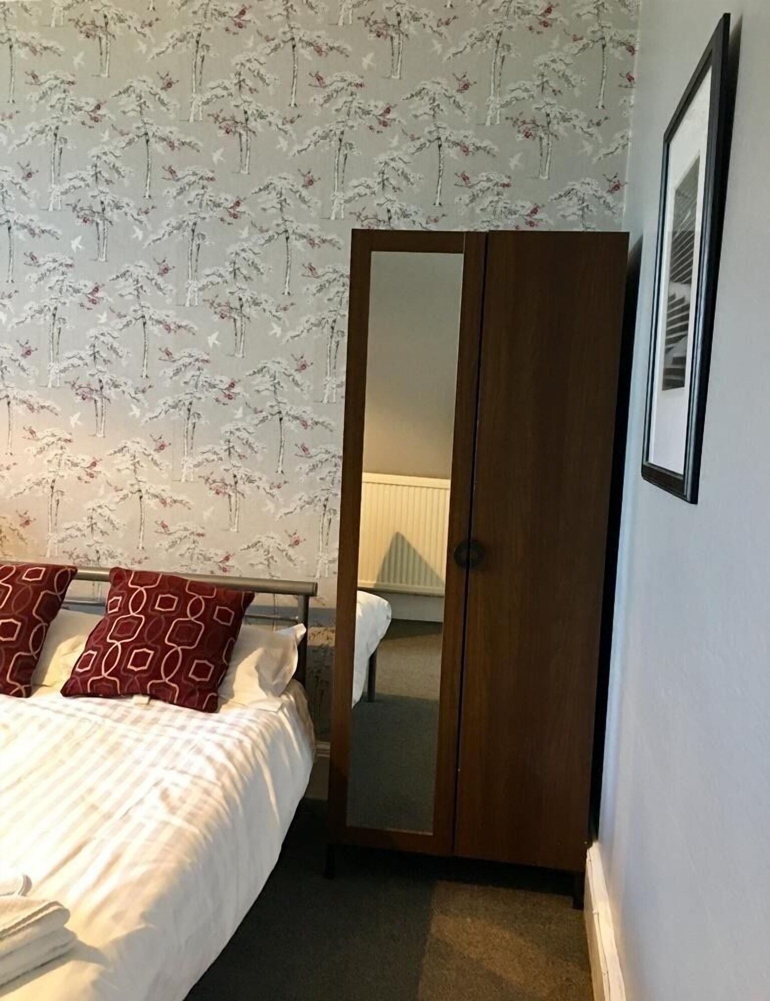 ROOM, TWIN BEDS