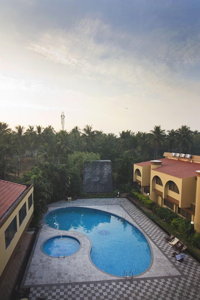 The Paradise Isle Beach Resort 21/23