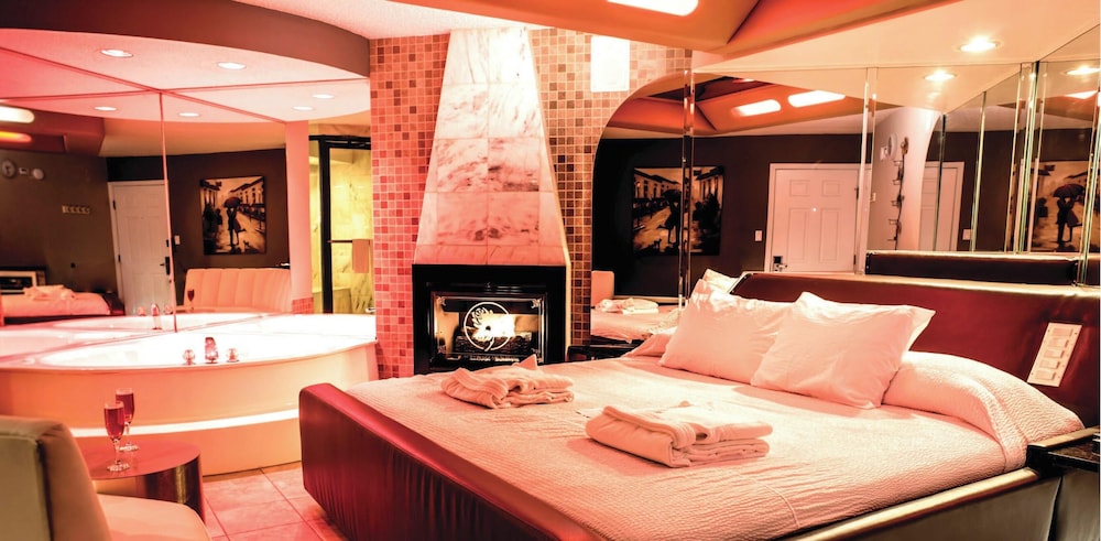 Essence Suites 10/28