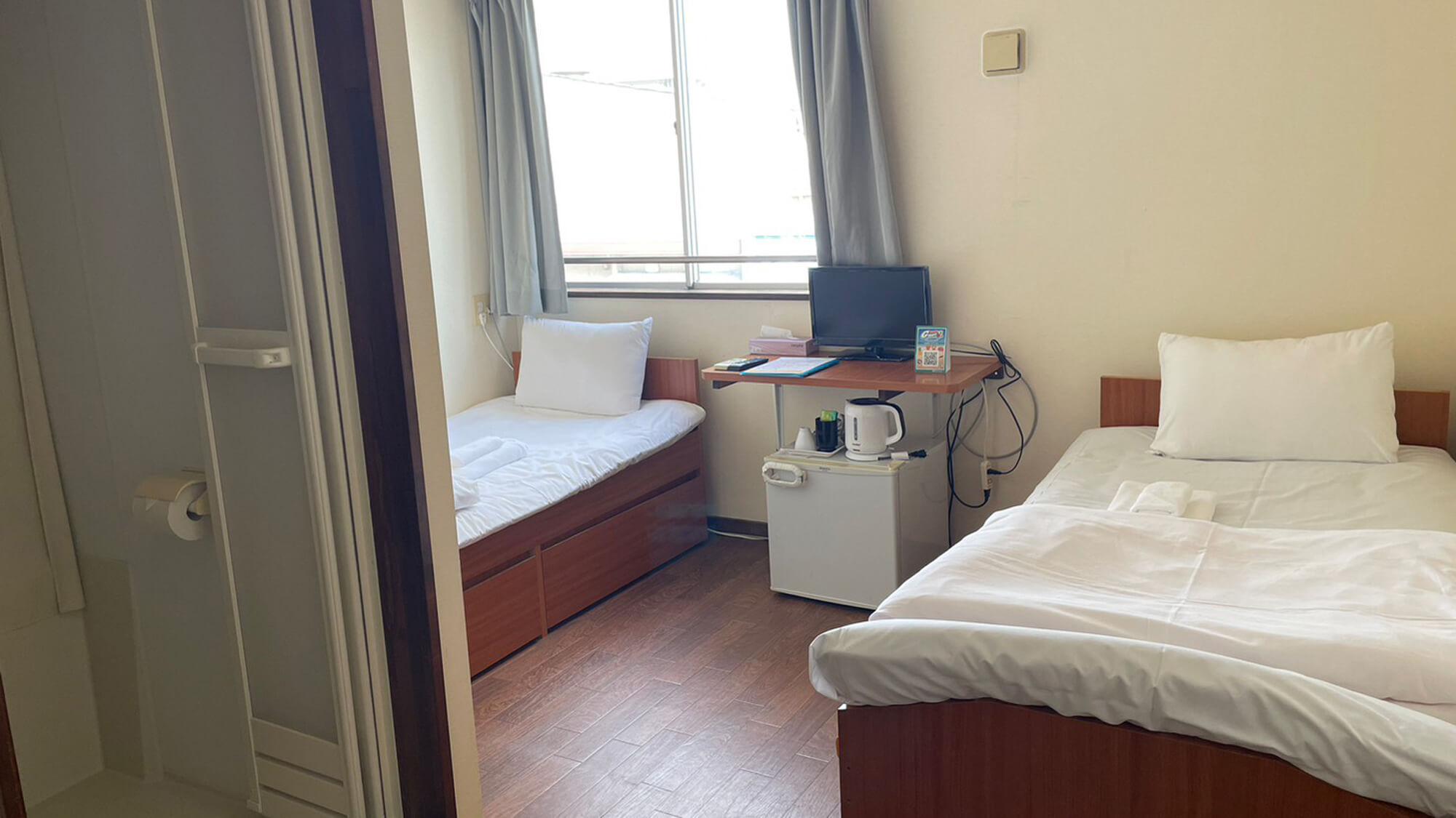 Standard, Twin Beds