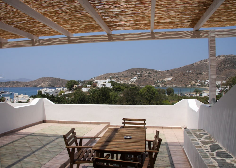 Armadoros Hotel / Ios Backpackers 42/47