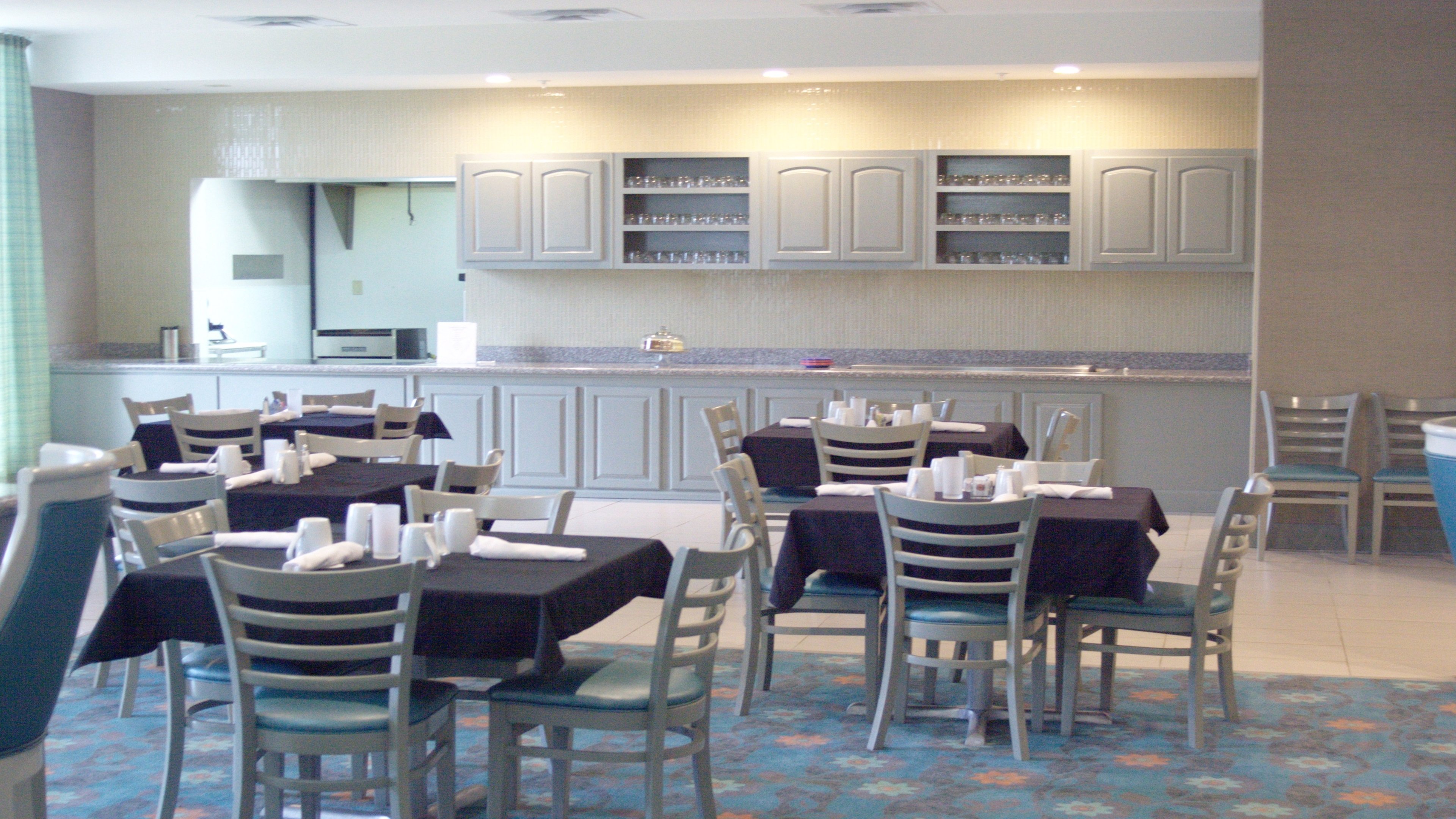 HOLIDAY INN GUIN 42/65