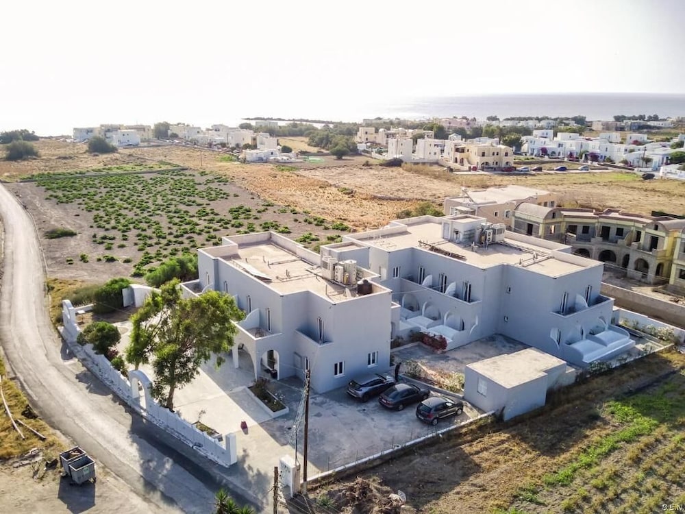 Anamar Santorini Hotel 51/57
