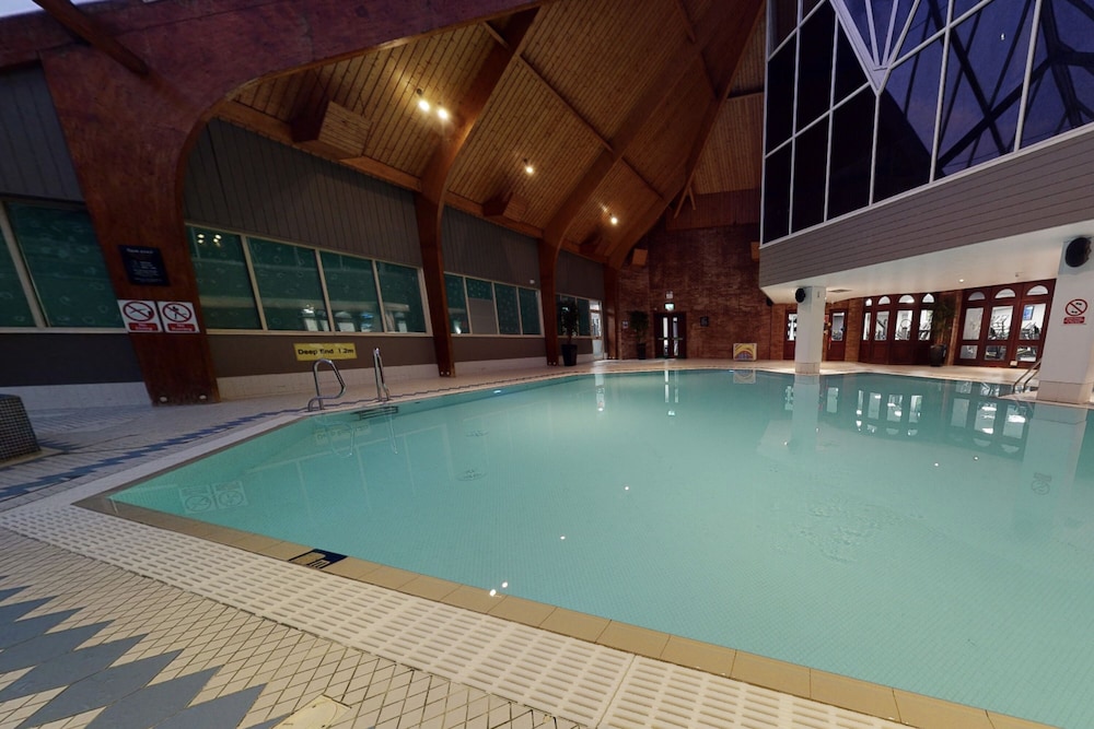 Village Hotel Swindon 30/73