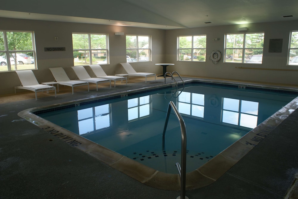 Country Inn & Suites By Radisson Lansing MI 2/42
