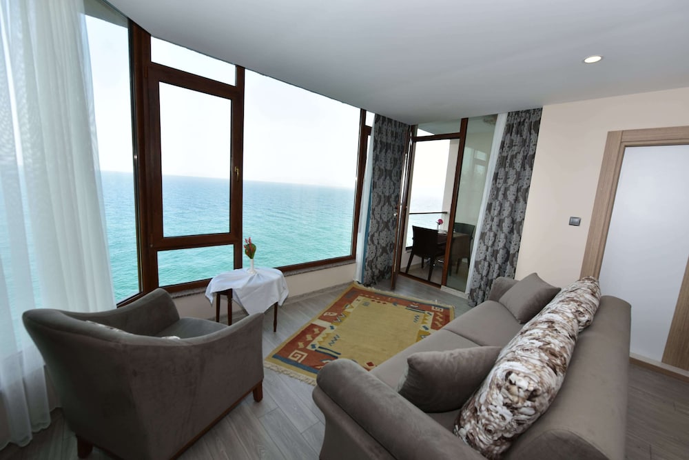 Dora Hotel 29/48