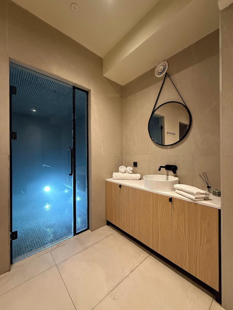 Tbilisi Edition Design Hotel 6/68
