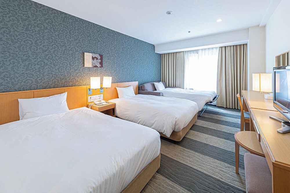 Moderate, Twin Beds, Sofa