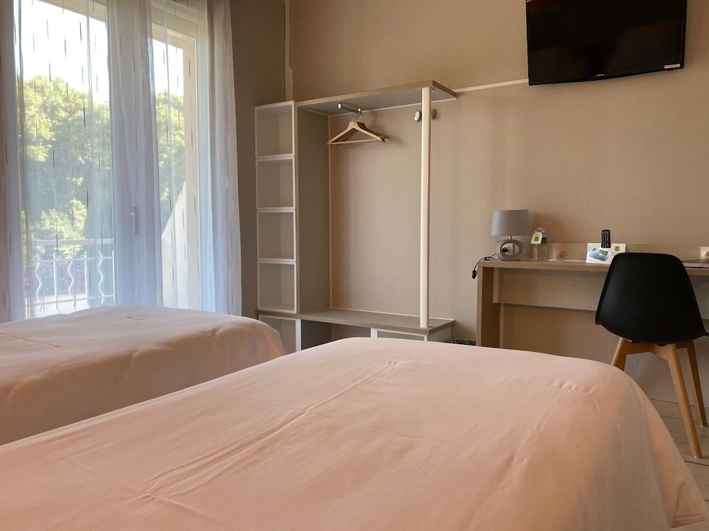 HOTEL LE CLEMENT V 19/66