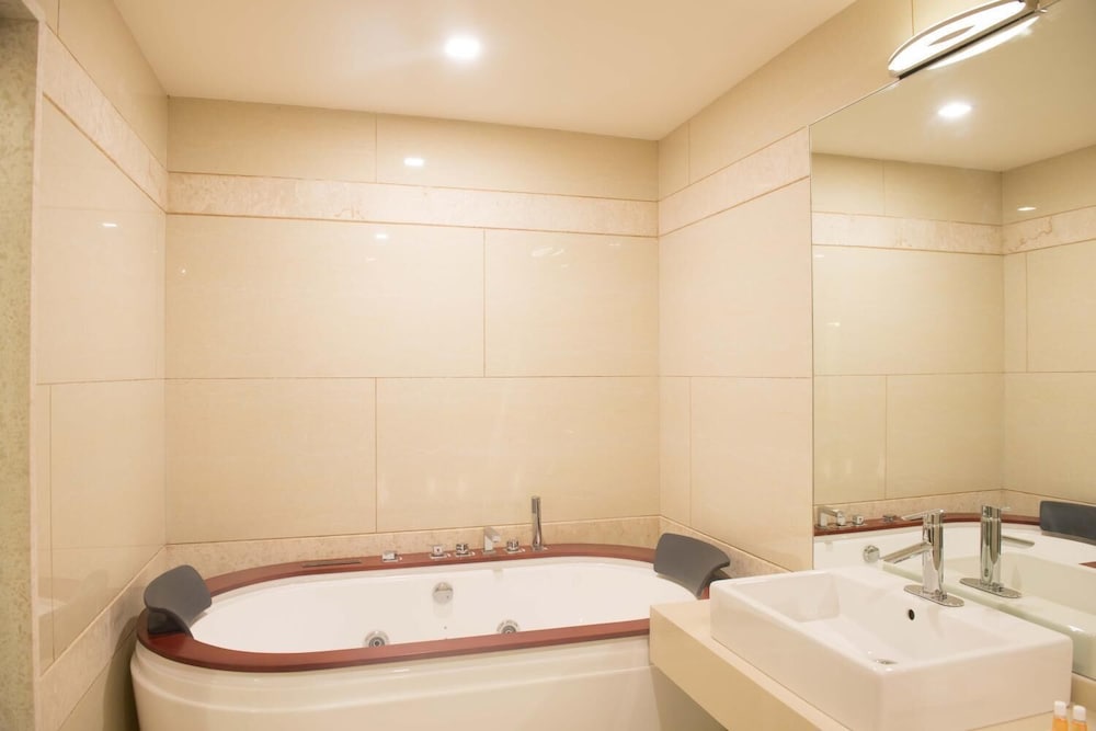 Hotel Chenthur Park 26/30