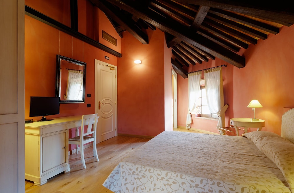 Deluxe, Queen Bed, Castello di Baccaresca 5/10