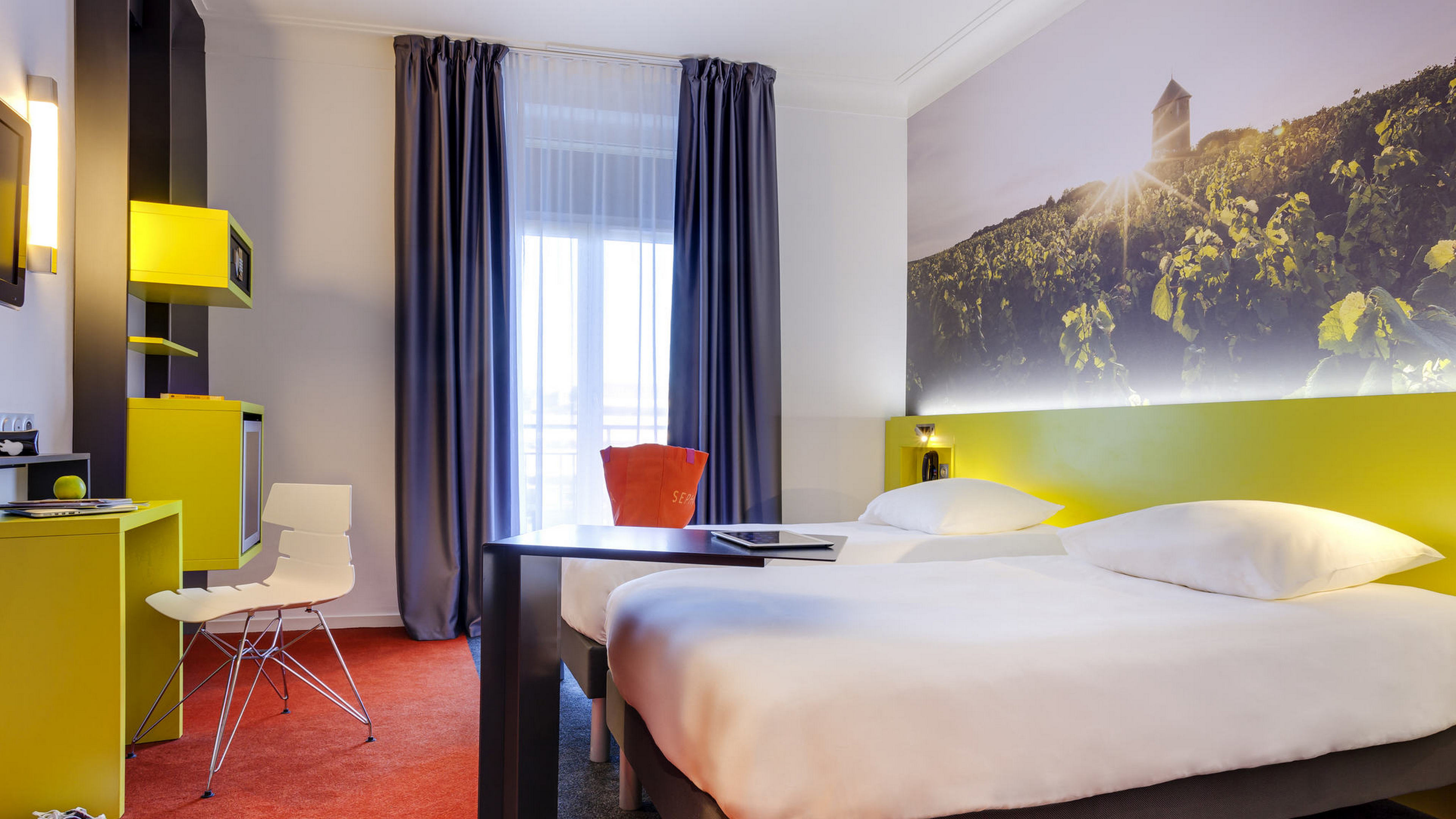 CONNECTING, FAMILY SUITE, STANDARD