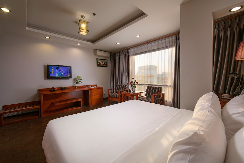 EXECUTIVE, KING BED