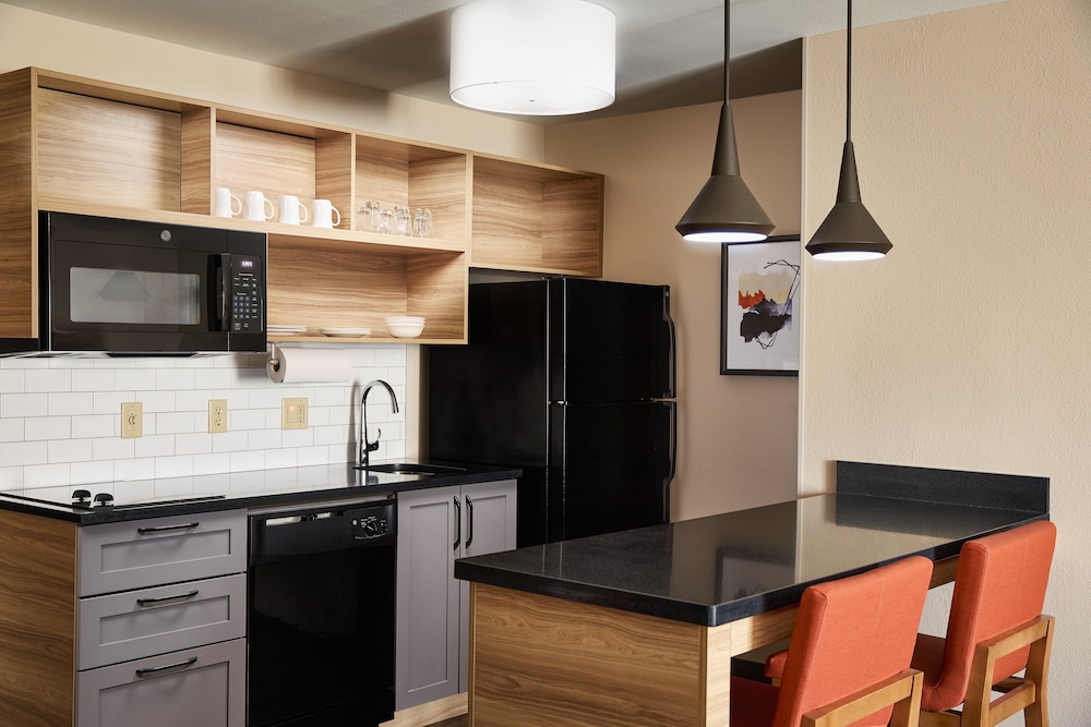 Candlewood Suites Milwaukee Airport-Oak Creek 66/73