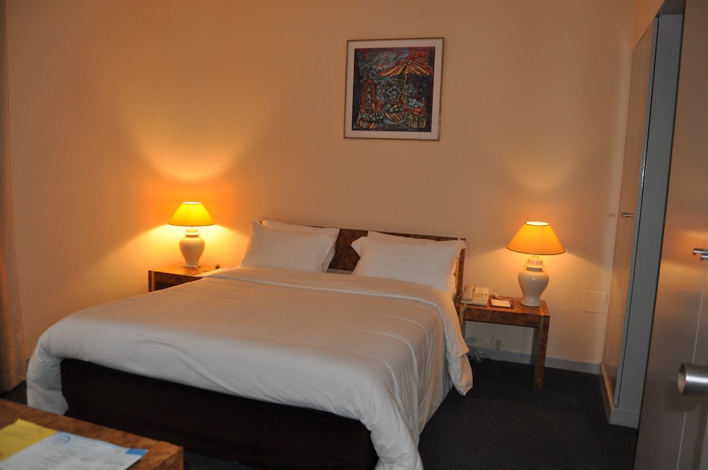 Senior, Suite, Queen Bed, Golf Course View, Balcony