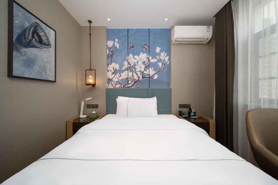 Elegant, Light, Double Bed