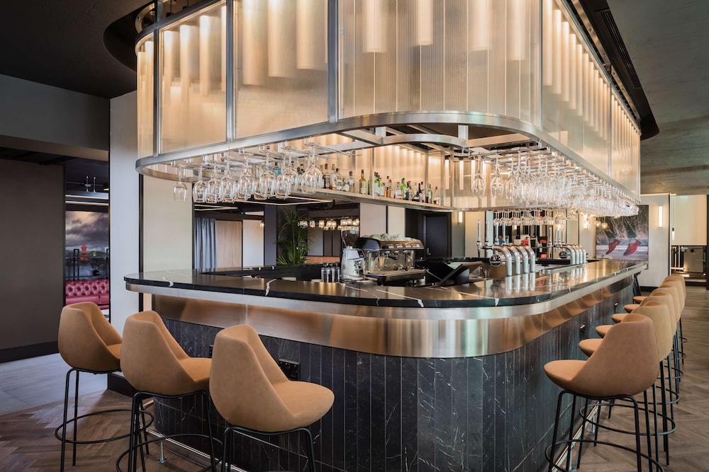 Radisson Red London Heathrow 57/64